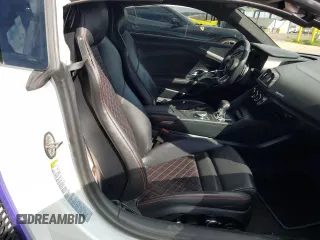 2017 Audi R8 z VIN WUAKBAFX2H7903141, wystawiony jako Copart lot #46552054 z przebiegiem 20 096 mil mil oraz . Historia ofert i sprzedaży dostępna na DreamBid. Obrazek 10.