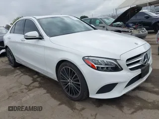 2019 Mercedes-Benz C 300 z VIN 55SWF8DBXKU305138, wystawiony jako IAAI lot #42111286 z przebiegiem 42 309 mil mil oraz . Historia ofert i sprzedaży dostępna na DreamBid. Obrazek 1.