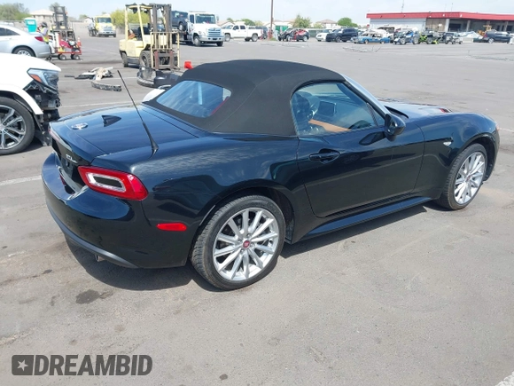 2019 FIAT 124 Spider Lusso z VIN JC1NFAEK6K0143183, wystawiony jako IAAI lot #42173832 z przebiegiem 3 574 mil mil oraz . Historia ofert i sprzedaży dostępna na DreamBid. Obrazek 4.