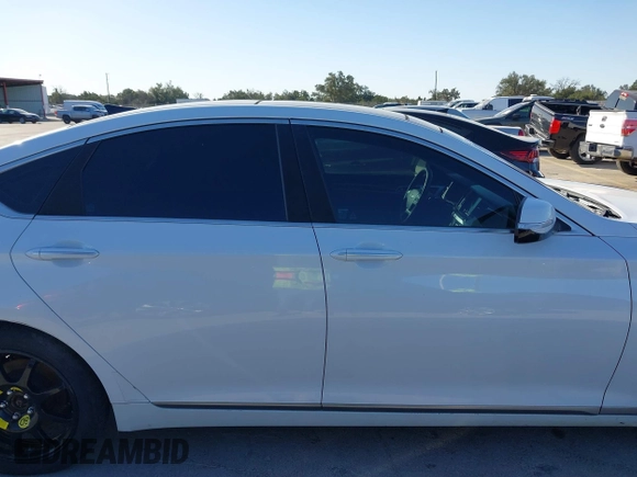 2015 Hyundai Genesis 3.8L with VIN KMHGN4JE1FU059833, listed as a IAAI auction lot 41711970 with 159,061 mi miles. Bid and sale history available at carsss.com. Image 13.