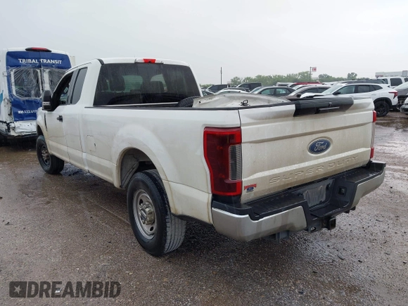 2017 Ford F-250 XLT z VIN 1FT7X2A65HEF11825, wystawiony jako IAAI lot #42193248 z przebiegiem 180 720 mil mil oraz . Historia ofert i sprzedaży dostępna na DreamBid. Obrazek 3.