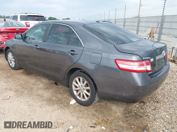 2011 Toyota Camry LE z VIN 4T1BF3EK0BU189369, wystawiony jako IAAI lot #42210101 z przebiegiem 207 679 mil mil oraz . Historia ofert i sprzedaży dostępna na DreamBid. Obrazek 3.