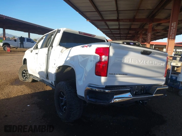 2019 Chevrolet Silverado 1500 LT with VIN 3GCUYDEDXKG137149, listed as a IAAI auction lot 41408572 with 69,306 mi miles. Bid and sale history available at carsss.com. Image 3.