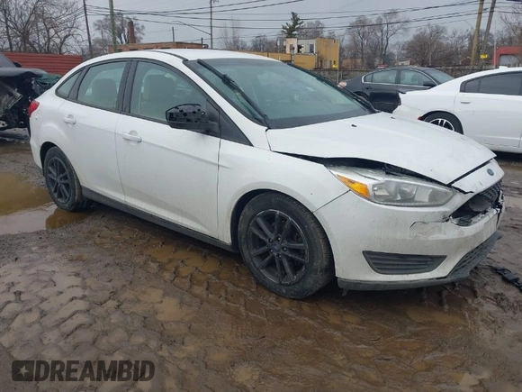 2015 Ford Focus SE with VIN 1FADP3F27FL350469, listed as a IAAI auction lot 41675087 with 152,013 mi miles. Bid and sale history available at carsss.com. Image 1.