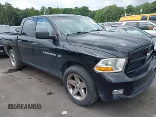 2012 Ram 1500 Express z VIN 1C6RD6KT1CS281120, wystawiony jako IAAI lot #42548941 z przebiegiem 244 272 mil mil oraz . Historia ofert i sprzedaży dostępna na DreamBid. Obrazek 1.