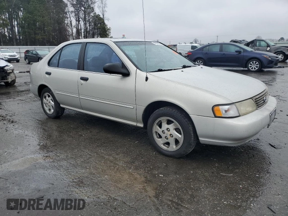 1996 Nissan Sentra XE z VIN 1N4AB41D2TC767557, wystawiony jako Copart lot #42553245 z przebiegiem 148 514 mil mil oraz Szkoda całkowita • Salvage title. Historia ofert i sprzedaży dostępna na DreamBid. Obrazek 4.