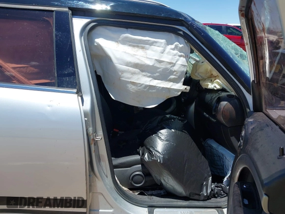 2014 MINI Countryman with VIN WMWZB3C53EWR40742, listed as a IAAI auction lot 42384059 with Not provided miles and . Bid and sale history available at DreamBid. Image 5.