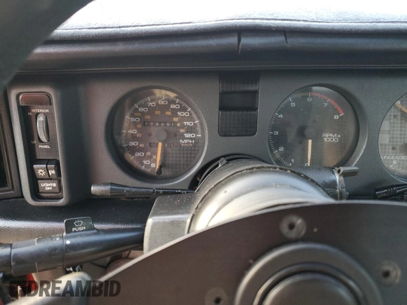 1992 Pontiac Firebird z VIN 1G2FS23T0NL203325, wystawiony jako Copart lot #76359414 z przebiegiem 198 651 mil mil oraz Nie do naprawy • Non repairable. Historia ofert i sprzedaży dostępna na DreamBid. Obrazek 9.