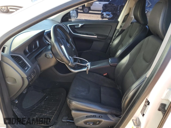 2016 Volvo XC60 T5 Drive-E z VIN YV440MDJXG2926221, wystawiony jako Copart lot #87048244 z przebiegiem 161 737 mil mil oraz Czysty tytuł • Clean title. Historia ofert i sprzedaży dostępna na DreamBid. Obrazek 7.