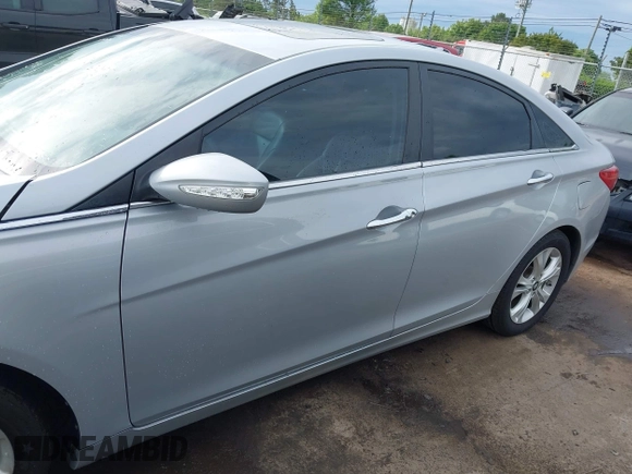 2011 Hyundai Sonata Limited z VIN 5NPEC4AC7BH079458, wystawiony jako IAAI lot #42083372 z przebiegiem 105 683 mil mil oraz . Historia ofert i sprzedaży dostępna na DreamBid. Obrazek 14.