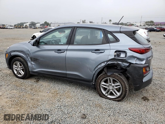 2021 Hyundai Kona SE z VIN KM8K12AAXMU610006, wystawiony jako Copart lot #50434295 z przebiegiem 43 853 mil mil oraz Szkoda całkowita • Salvage title. Historia ofert i sprzedaży dostępna na DreamBid. Obrazek 2.