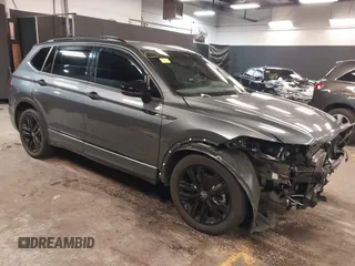 2022 Volkswagen Tiguan SE R-Line Black с VIN 3VV8B7AX1NM111194, выставлен на аукционе IAAI как лот 42254124 с пробегом 22 748 миль миль и . История ставок и продаж доступна на DreamBid. Изображение 1.
