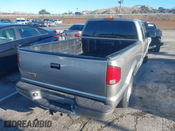 2001 GMC Sonoma SLS 1SG z VIN 1GTCS19W818237097, wystawiony jako IAAI lot #41745396 z przebiegiem Nie podano mil oraz . Historia ofert i sprzedaży dostępna na DreamBid. Obrazek 4.