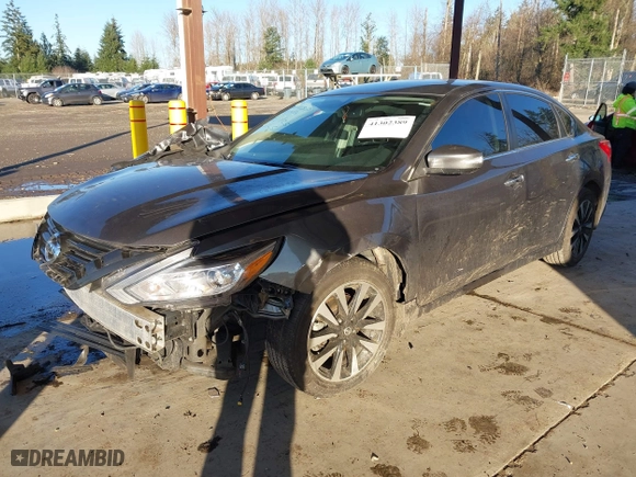 2018 Nissan Altima 2.5 SL with VIN 1N4AL3AP5JC230437, listed as a IAAI auction lot 41302389 with 92,418 mi miles. Bid and sale history available at carsss.com. Image 17.