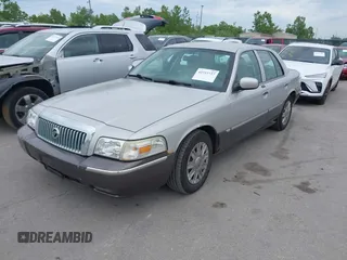 2007 Mercury Grand Marquis GS z VIN 2MEFM74V97X612947, wystawiony jako IAAI lot #42353737 z przebiegiem Nie podano mil oraz . Historia ofert i sprzedaży dostępna na DreamBid. Obrazek 2.