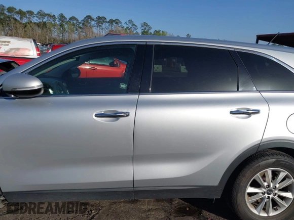2020 Kia Sorento LX V6 with VIN 5XYPG4A55LG635273, listed as a IAAI auction lot 41739010 with 91,382 mi miles. Bid and sale history available at carsss.com. Image 15.
