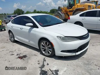 2015 Chrysler 200 S z VIN 1C3CCCBB8FN715368, wystawiony jako IAAI lot #42492720 z przebiegiem 175 847 mil mil oraz . Historia ofert i sprzedaży dostępna na DreamBid. Obrazek 1.