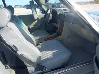 1988 Mercedes-Benz 560 SL with VIN WDBBA48D0JA088479, listed as a IAAI auction lot 41272731 with 91,858 mi miles and . Bid and sale history available at DreamBid. Image 5.