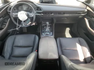 2023 Mazda CX-30 S Premium z VIN 3MVDMBDM9PM558451, wystawiony jako Copart lot #53997465 z przebiegiem 27 633 mil mil oraz Nie do naprawy • Non repairable. Historia ofert i sprzedaży dostępna na DreamBid. Obrazek 8.