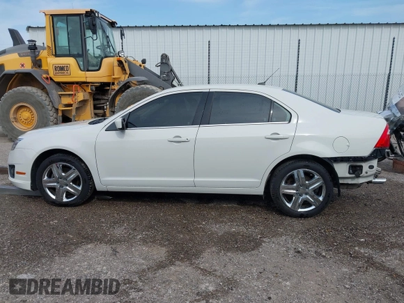 2011 Ford Fusion SE with VIN 3FAHP0HG3BR140455, listed as a IAAI auction lot 42020910 with 90,916 mi miles. Bid and sale history available at carsss.com. Image 15.