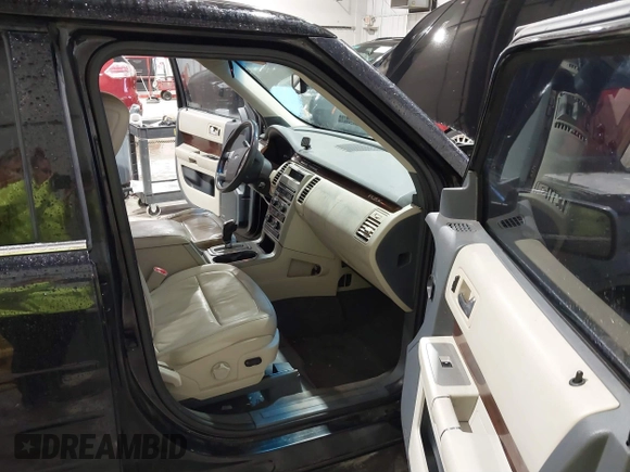 2009 Ford Flex SEL with VIN 2FMEK62CX9BA00914, listed as a IAAI auction lot 41462760 with 227,977 mi miles. Bid and sale history available at carsss.com. Image 5.
