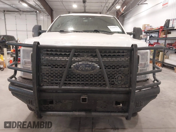 2018 Ford Super Duty F-250 SRW XL with VIN 1FT7W2B60JEC63345, listed as a IAAI auction lot 41159792 with 165,949 mi miles. Bid and sale history available at carsss.com. Image 13.