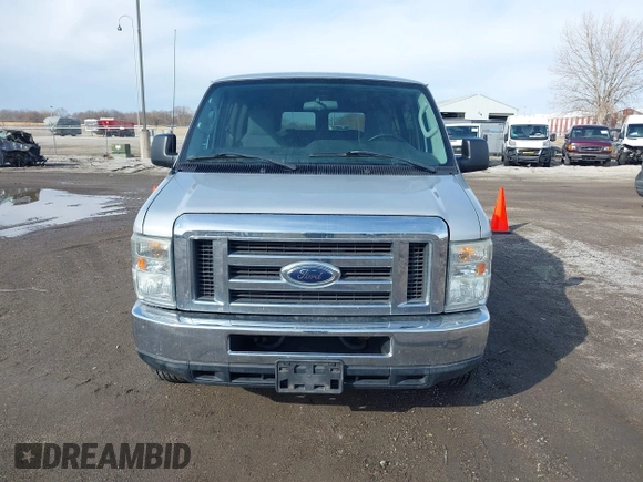 2010 Ford Econoline Passenger XL z VIN 1FBNE3BL8ADA65211, wystawiony jako IAAI lot #41659231 z przebiegiem 173 471 mil mil oraz . Historia ofert i sprzedaży dostępna na DreamBid. Obrazek 12.