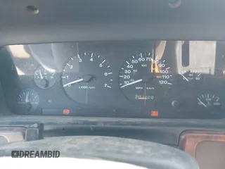1997 Jeep Grand Cherokee Laredo with VIN 1J4GZ58S4VC633205, listed as a IAAI auction lot 41727571 with 201,228 mi miles. Bid and sale history available at carsss.com. Image 7.