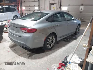 2015 Chrysler 200 S z VIN 1C3CCCBB4FN720602, wystawiony jako IAAI lot #41394048 z przebiegiem 137 706 mil mil oraz . Historia ofert i sprzedaży dostępna na DreamBid. Obrazek 4.