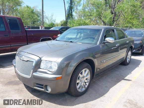 2008 Chrysler 300 C Hemi with VIN 2C3LA63H18H172015, listed as a IAAI auction lot 42055764 with 130,915 mi miles. Bid and sale history available at carsss.com. Image 17.