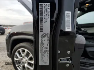 2024 Jeep Compass Latitude Lux z VIN 3C4NJDFN1RT130236, wystawiony jako Copart lot #51159065 z przebiegiem 9 678 mil mil oraz Szkoda całkowita • Salvage title. Historia ofert i sprzedaży dostępna na DreamBid. Obrazek 13.
