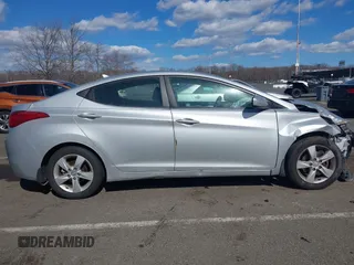 2013 Hyundai Elantra GLS с VIN 5NPDH4AE6DH399520, выставлен на аукционе IAAI как лот 41669620 с пробегом 202 396 миль миль и . История ставок и продаж доступна на DreamBid. Изображение 13.