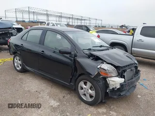 2008 Toyota Yaris z VIN JTDBT923481197952, wystawiony jako IAAI lot #42254457 z przebiegiem 197 410 mil mil oraz . Historia ofert i sprzedaży dostępna na DreamBid. Obrazek 1.