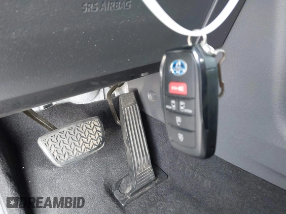 2021 Toyota Sienna LE with VIN 5TDKRKEC5MS010782, listed as a IAAI auction lot 42272827 with 196,844 mi miles and . Bid and sale history available at DreamBid. Image 11.