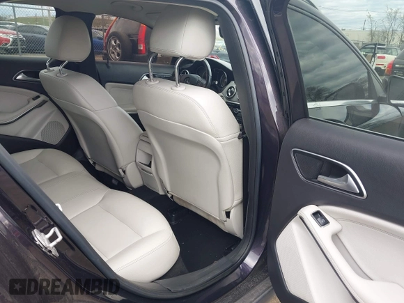 2015 Mercedes-Benz GLA 250 z VIN WDCTG4GB0FJ114889, wystawiony jako IAAI lot #42049338 z przebiegiem 83 676 mil mil oraz . Historia ofert i sprzedaży dostępna na DreamBid. Obrazek 8.