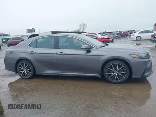2023 Toyota Camry SE z VIN 4T1T11AK0PU084934, wystawiony jako IAAI lot #41962805 z przebiegiem 39 395 mil mil oraz . Historia ofert i sprzedaży dostępna na DreamBid. Obrazek 13.