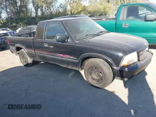 2000 GMC Sonoma SLS with VIN 1GTCS19W0Y8256706, listed as a IAAI auction lot 40631659 with 145,163 mi miles and . Bid and sale history available at DreamBid. Image 1.