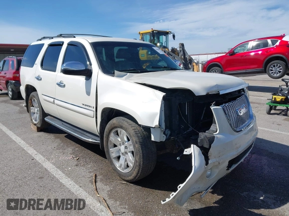 2008 GMC Yukon SLT w/4SB with VIN 1GKFK13078R209074, listed as a IAAI auction lot 41869070 with 180,950 mi miles. Bid and sale history available at carsss.com. Image 1.