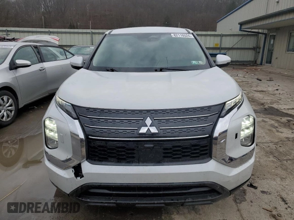 2022 Mitsubishi Outlander ES with VIN JA4J4TA8XNZ042364, listed as a Copart auction lot 82110524 with 42,224 mi miles and Salvage Title. Bid and sale history available at carsss.com. Image 5.