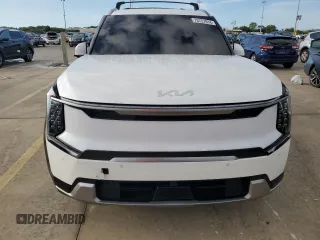 2024 Kia EV9 Land z VIN KNDADFS52R6027182, wystawiony jako Copart lot #73757814 z przebiegiem Nie podano mil oraz Nie do naprawy. Historia ofert i sprzedaży dostępna na DreamBid. Obrazek 5.