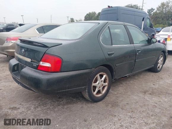 2000 Nissan Altima GXE with VIN 1N4DL01AXYC141108, listed as a IAAI auction lot 41400327 with 194,843 mi miles. Bid and sale history available at carsss.com. Image 4.