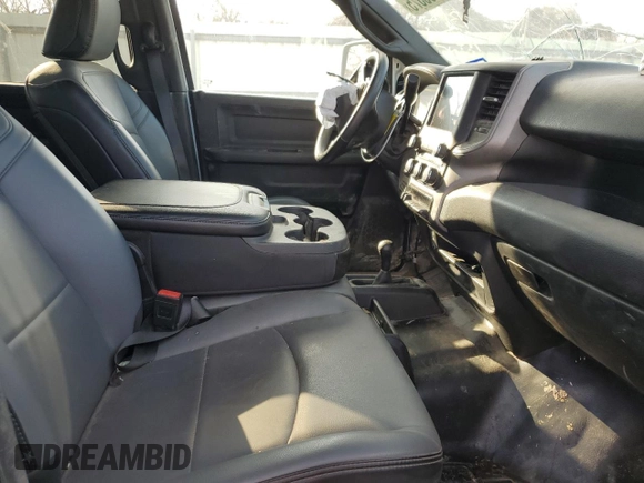 2024 Ram 2500 Tradesman z VIN 3C6UR5HLXRG139877, wystawiony jako Copart lot #44438375 z przebiegiem Nie podano mil oraz Szkoda całkowita • Salvage title. Historia ofert i sprzedaży dostępna na DreamBid. Obrazek 7.