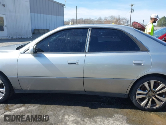 2001 Lexus ES 300 with VIN JT8BF28GX15106964, listed as a IAAI auction lot 41839927 with 148,174 mi miles. Bid and sale history available at carsss.com. Image 14.