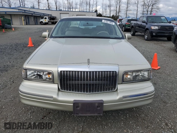 1997 Lincoln Town Car Executive z VIN 1LNLM81W9VY643745, wystawiony jako Copart lot #47921365 z przebiegiem 68 821 mil mil oraz Szkoda całkowita • Salvage title. Historia ofert i sprzedaży dostępna na DreamBid. Obrazek 5.