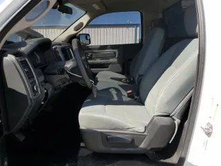 2016 Ram 1500 Express z VIN 3C6JR6AG7GG278061, wystawiony jako Copart lot #49131305 z przebiegiem Nie podano mil oraz Szkoda całkowita • Salvage title. Historia ofert i sprzedaży dostępna na DreamBid. Obrazek 7.
