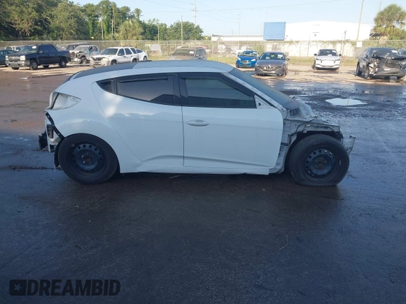 2017 Hyundai Veloster with VIN KMHTC6AD2HU312538, listed as a IAAI auction lot 42128452 with 1 mi miles. Bid and sale history available at carsss.com. Image 12.