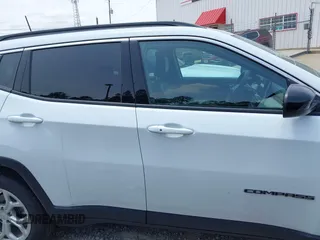 2024 Jeep Compass Latitude with VIN 3C4NJDBNXRT119192, listed as a IAAI auction lot 42191433 with 29,075 mi miles and . Bid and sale history available at carsss.com. Image 13.