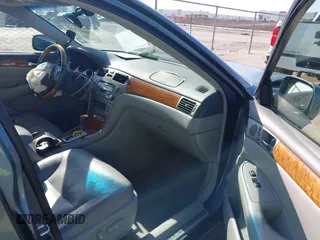 2005 Lexus ES 330 with VIN JTHBA30G155069616, listed as a IAAI auction lot 42093544 with 291,157 mi miles. Bid and sale history available at carsss.com. Image 5.