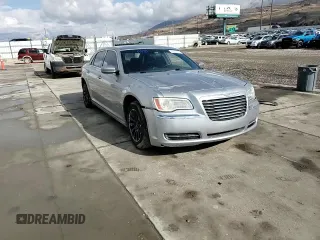 2013 Chrysler 300 z VIN 2C3CCAAG2DH572389, wystawiony jako Copart lot #47327315 z przebiegiem 144 262 mil mil oraz Szkoda całkowita • Salvage title. Historia ofert i sprzedaży dostępna na DreamBid. Obrazek 10.