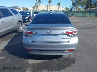2017 Hyundai Sonata Hybrid SE with VIN KMHE24L11HA045879, listed as a IAAI auction lot 41841807 with 220,755 mi miles. Bid and sale history available at carsss.com. Image 16.